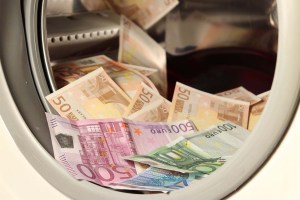 ¿Cómo prevenir el fraude y lavado de dinero?